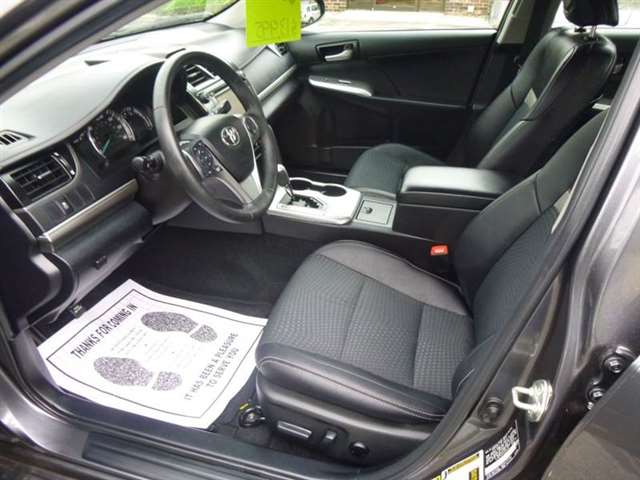 2014 Toyota Camry SE 4dr Sedan